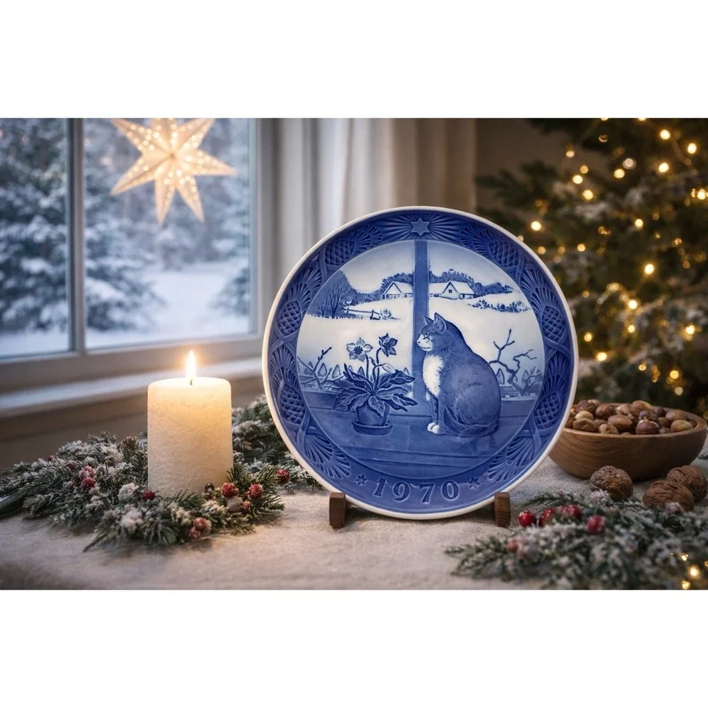 1970 Royal Copenhagen Christmas Plate Julerose og Kat Cat Denmark Blue White VTG